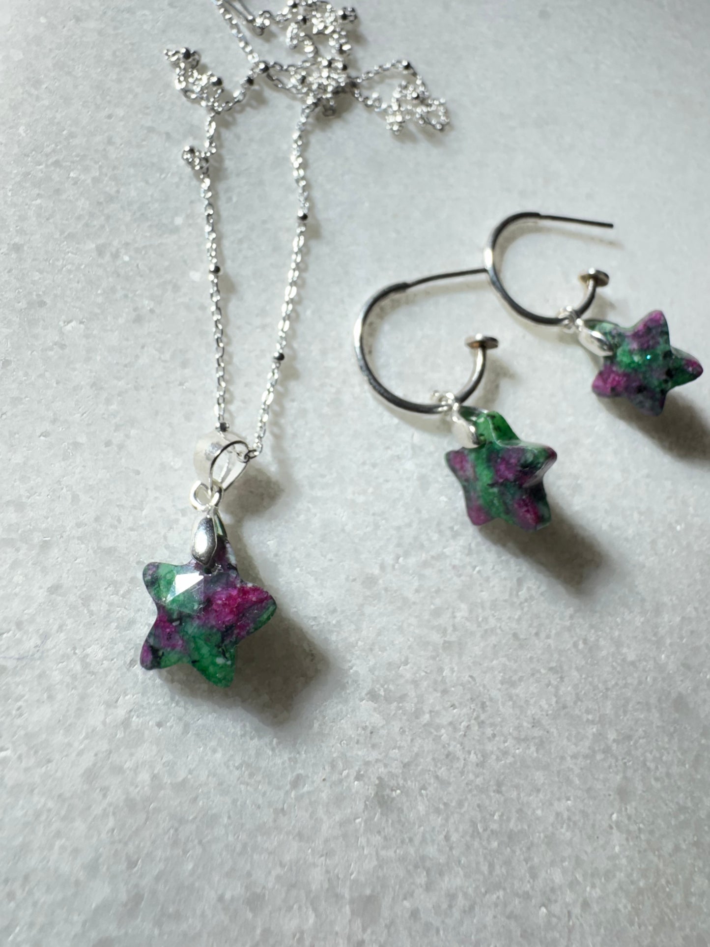 Set Cadenita y Argollas Estrellitas piedra Zoisita Rubi