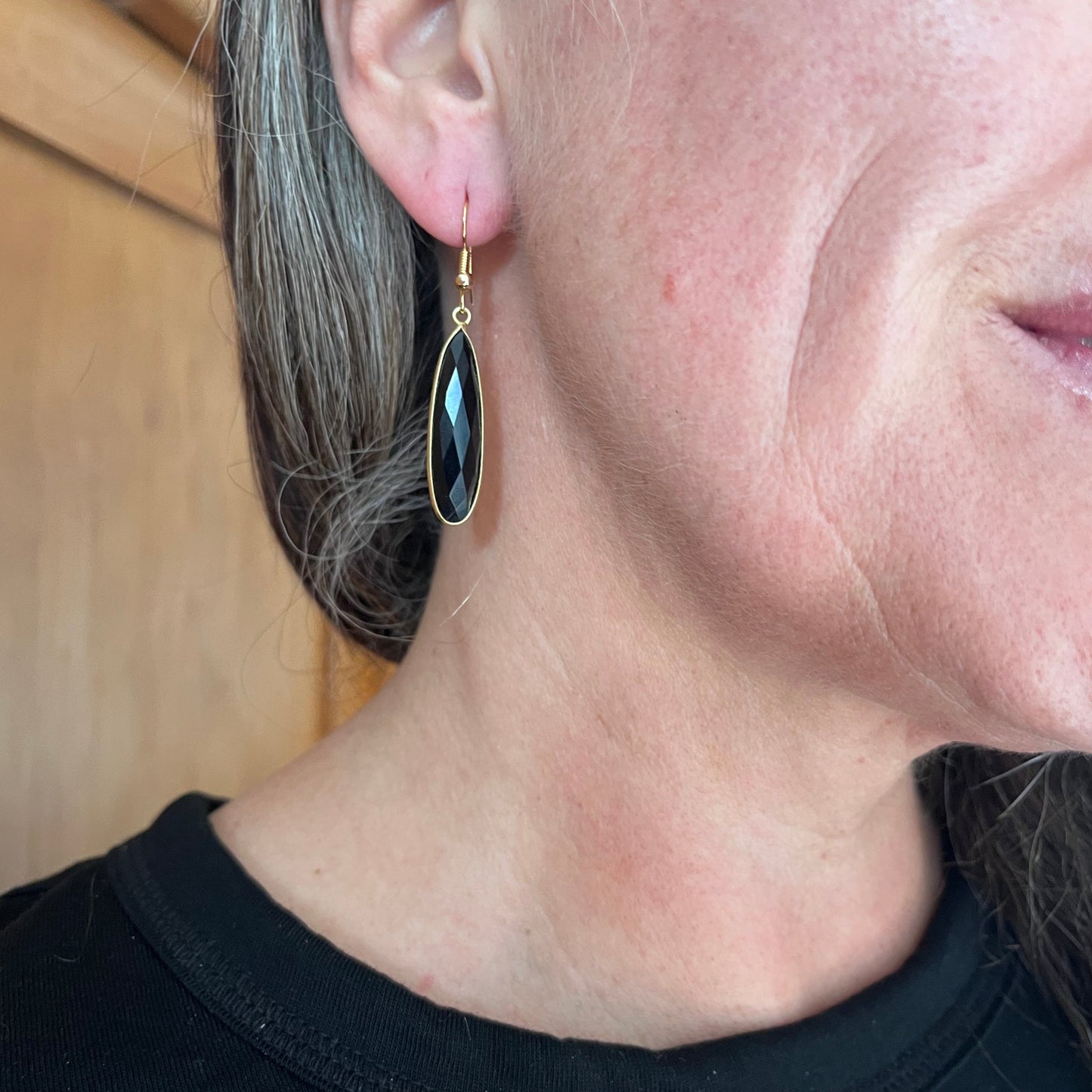 Aros "Ana" Bañados en Oro con piedras Onix