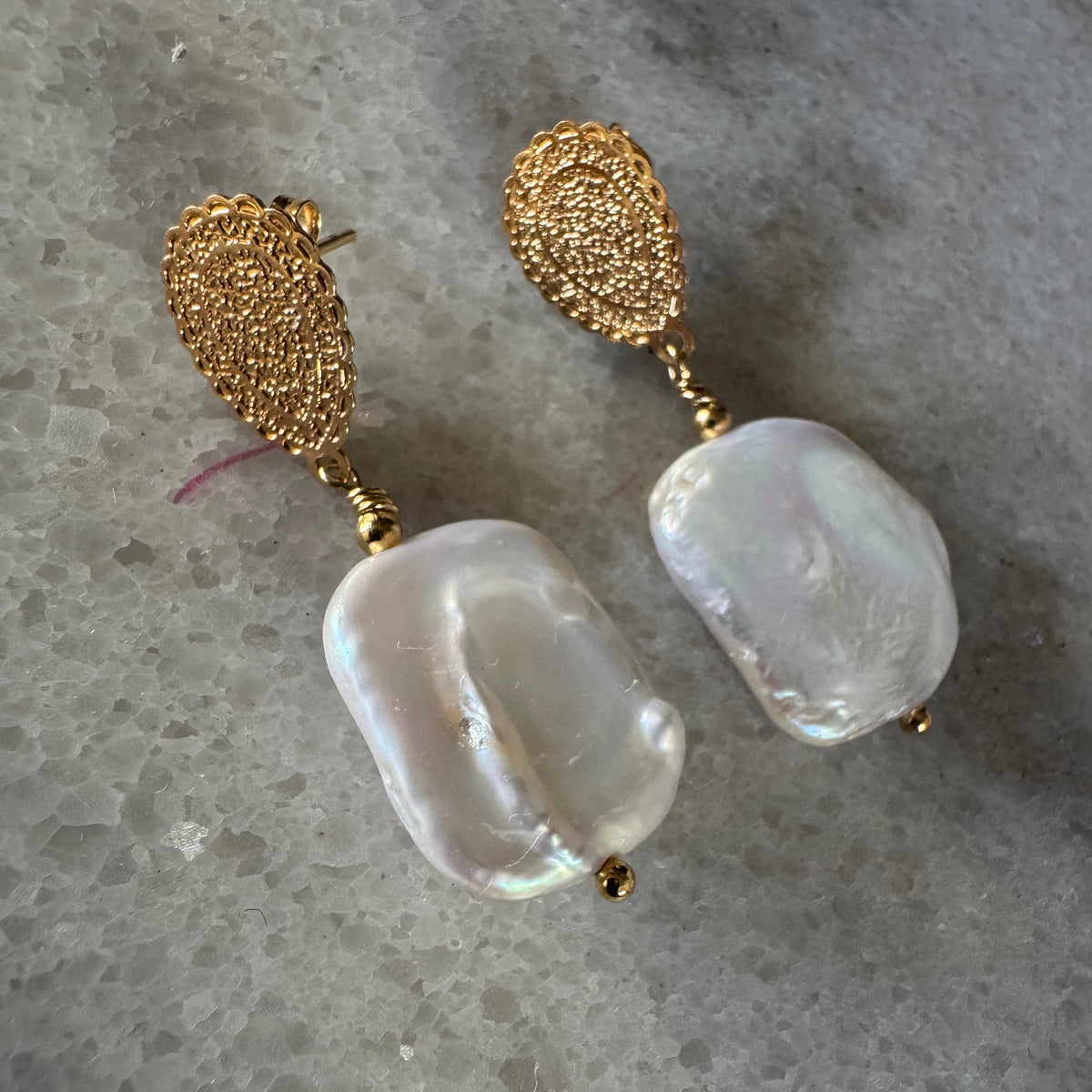 Aros bañados en Oro Perla Barroca