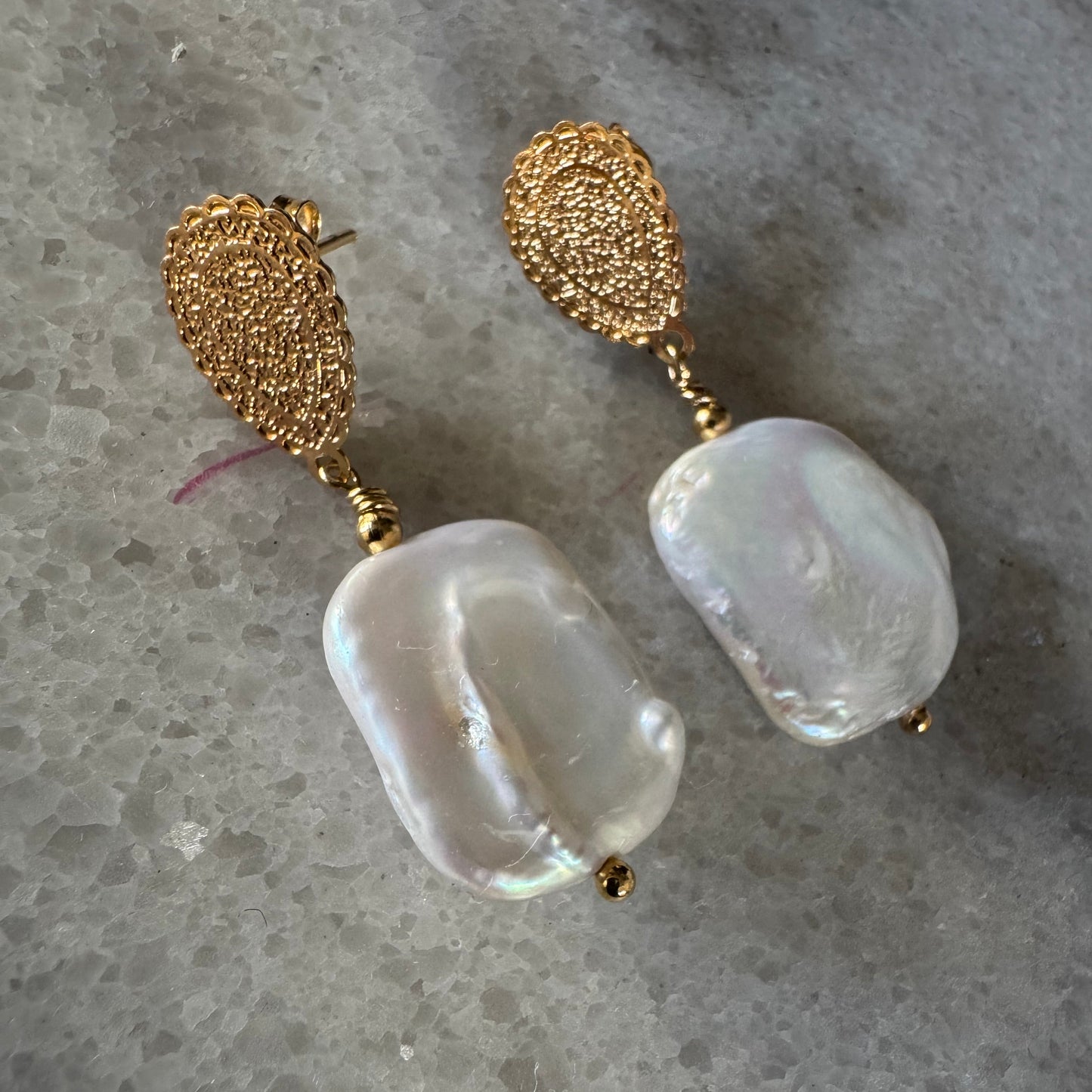 Aros bañados en Oro Perla Barroca