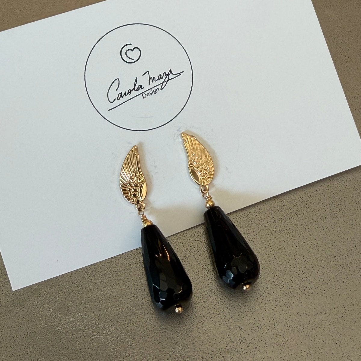 Aros Alitas bañadas en Oro Onix negro