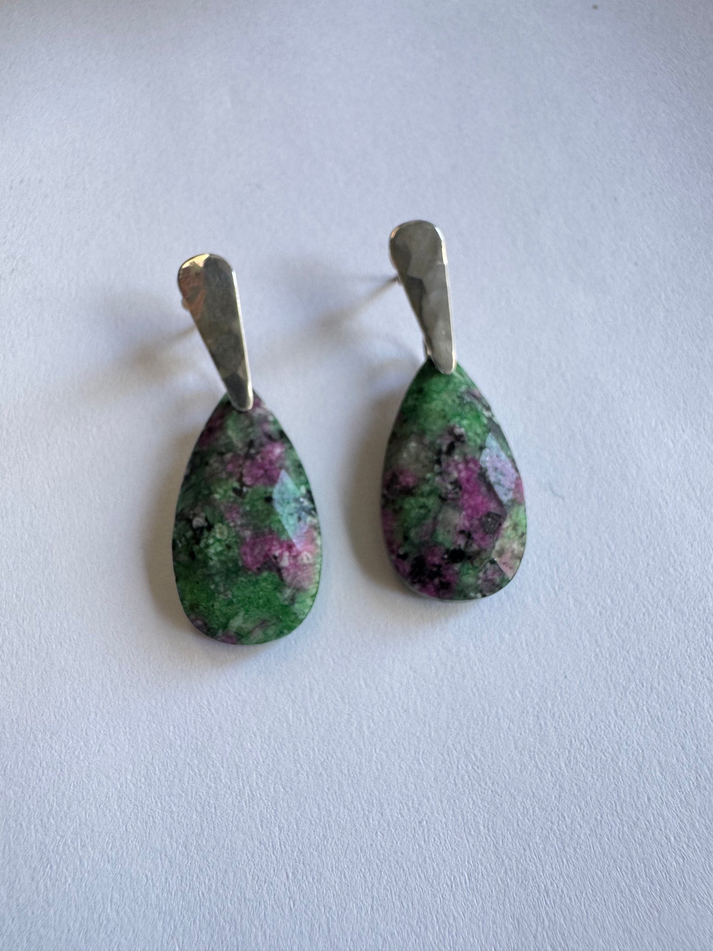 Aros de Plata con piedra Zoicita