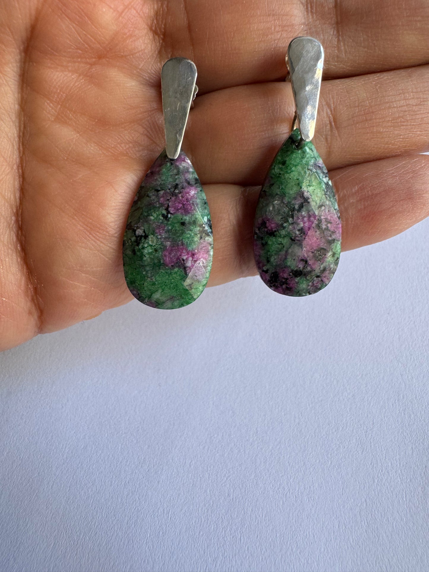 Aros de Plata con piedra Zoicita
